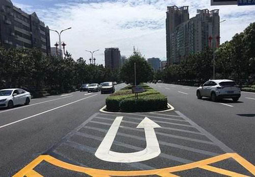 道路上的掉头标线